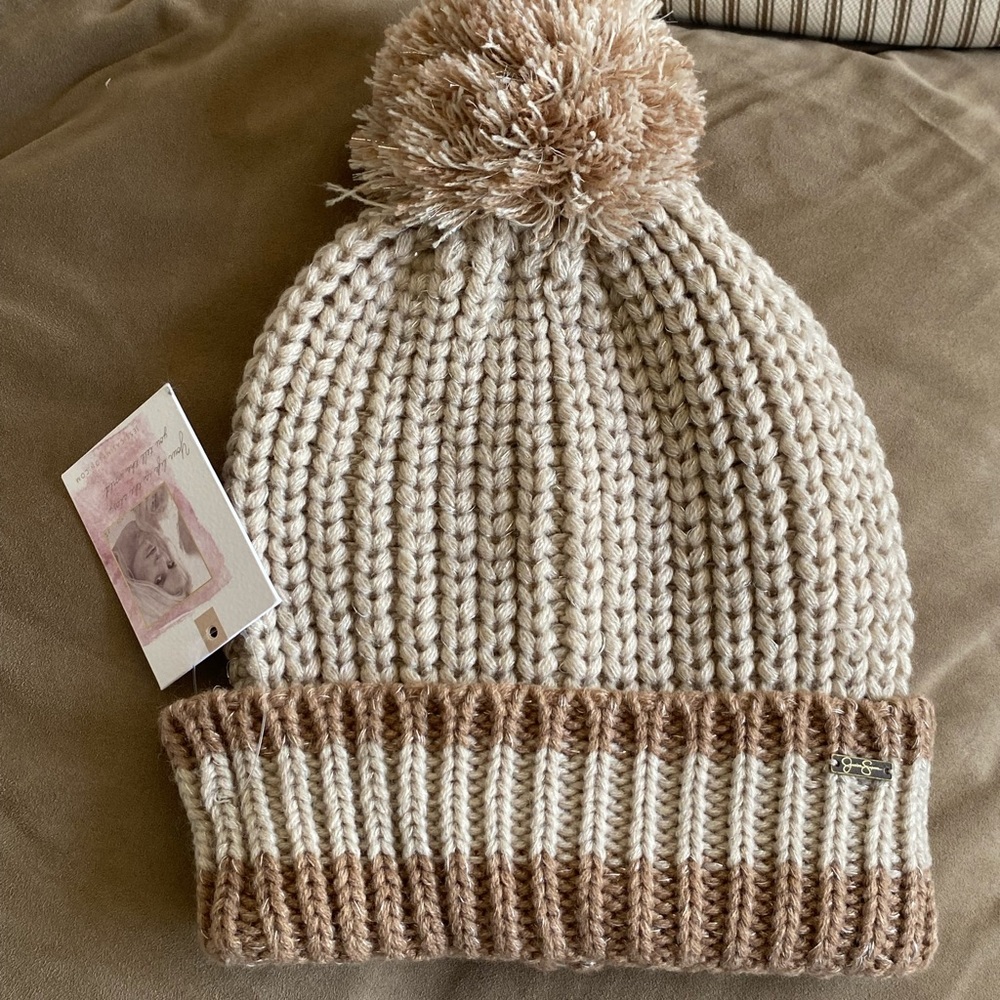 Jessica Simpson Pom Pom hat